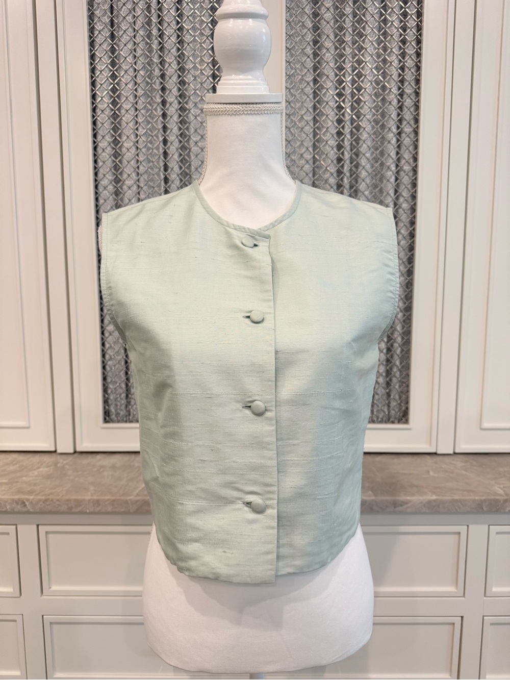 Julia Amory 100% linen Blair Sleeveless Vest Top in Ice Blue- size medium - Picture 2 of 7